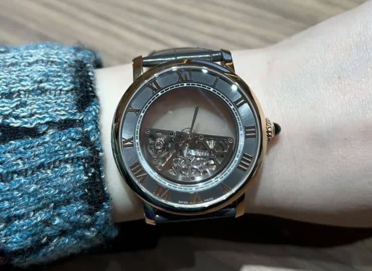卡地亚手表表壳生锈处理方法(轻松应对手表表壳生锈问题)