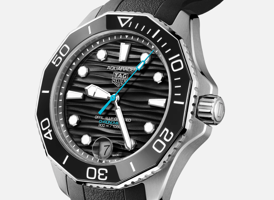 泰格豪雅竞潜300，经典与性能的完美结合，潜水表界的时尚先锋